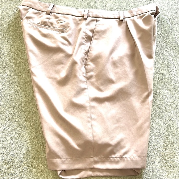 Nike Golf shorts - Picture 3 of 5